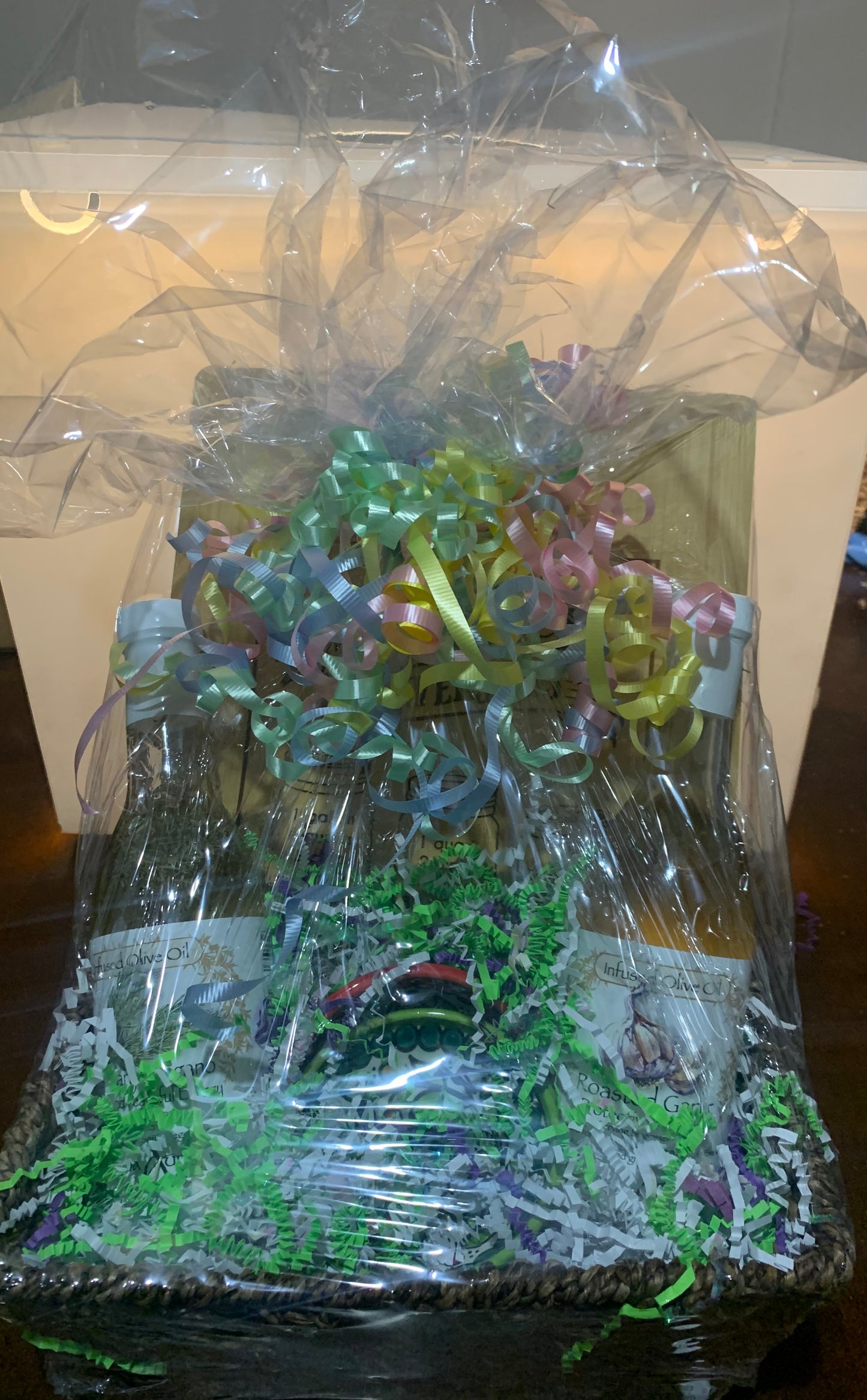 Gourmet Gift Basket with Olive Oil, Dipping Cups & Cutting Board – Perfect for Food Lovers