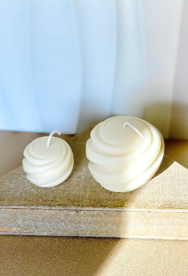 Minimalist Swirl Candles – Handcrafted Soy Wax Décor